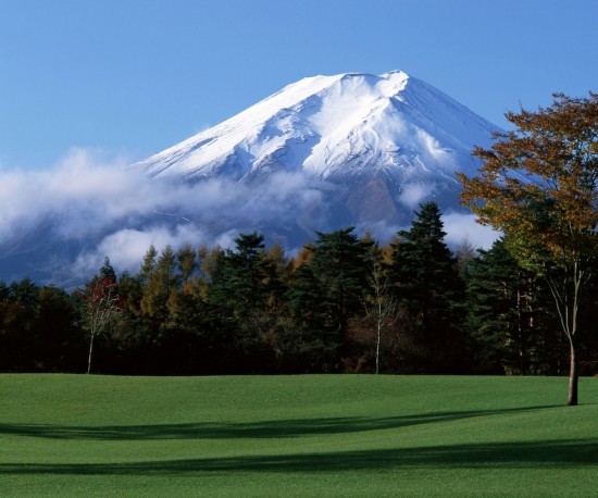 HTC Android Desire mountain wallpaper